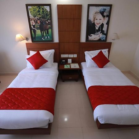 Hotel Peninsula Thrissur 외부 사진