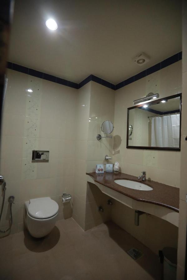 Hotel Peninsula Thrissur 외부 사진