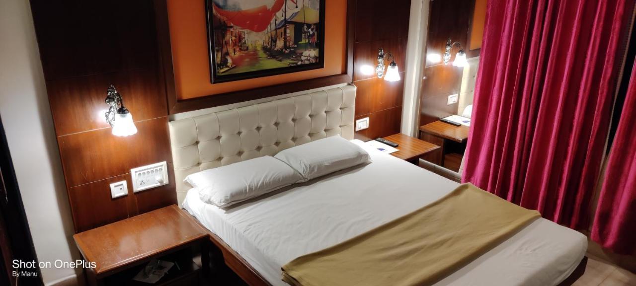 Hotel Peninsula Thrissur 외부 사진