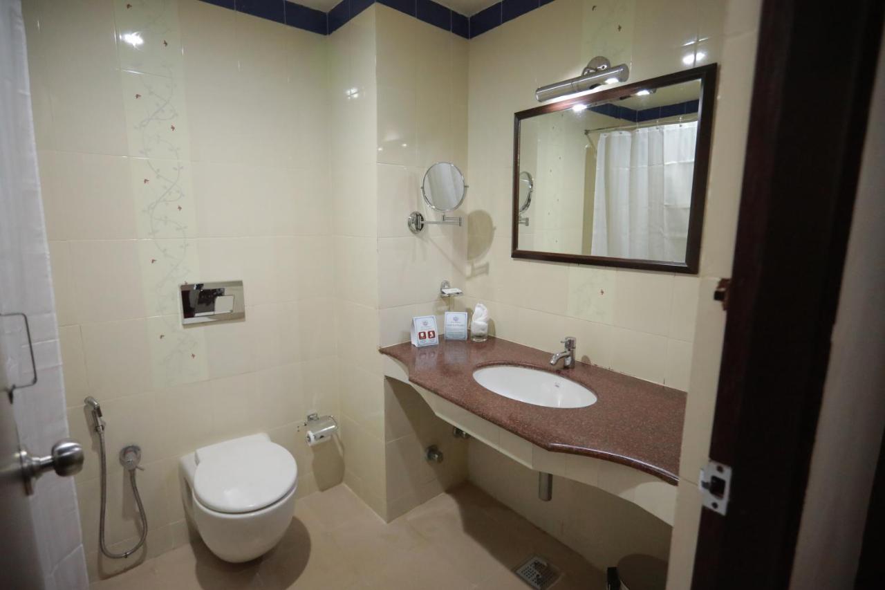 Hotel Peninsula Thrissur 외부 사진
