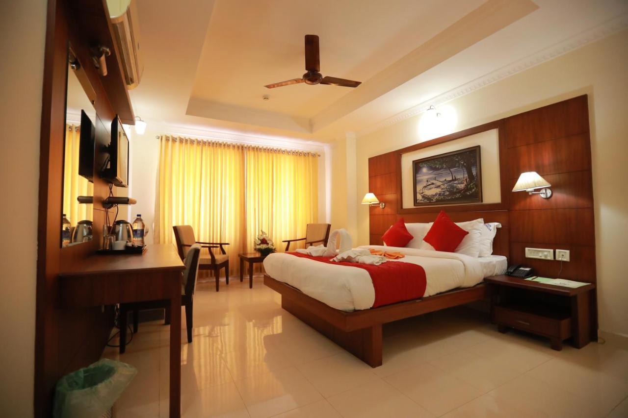 Hotel Peninsula Thrissur 외부 사진