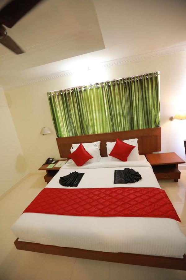 Hotel Peninsula Thrissur 외부 사진