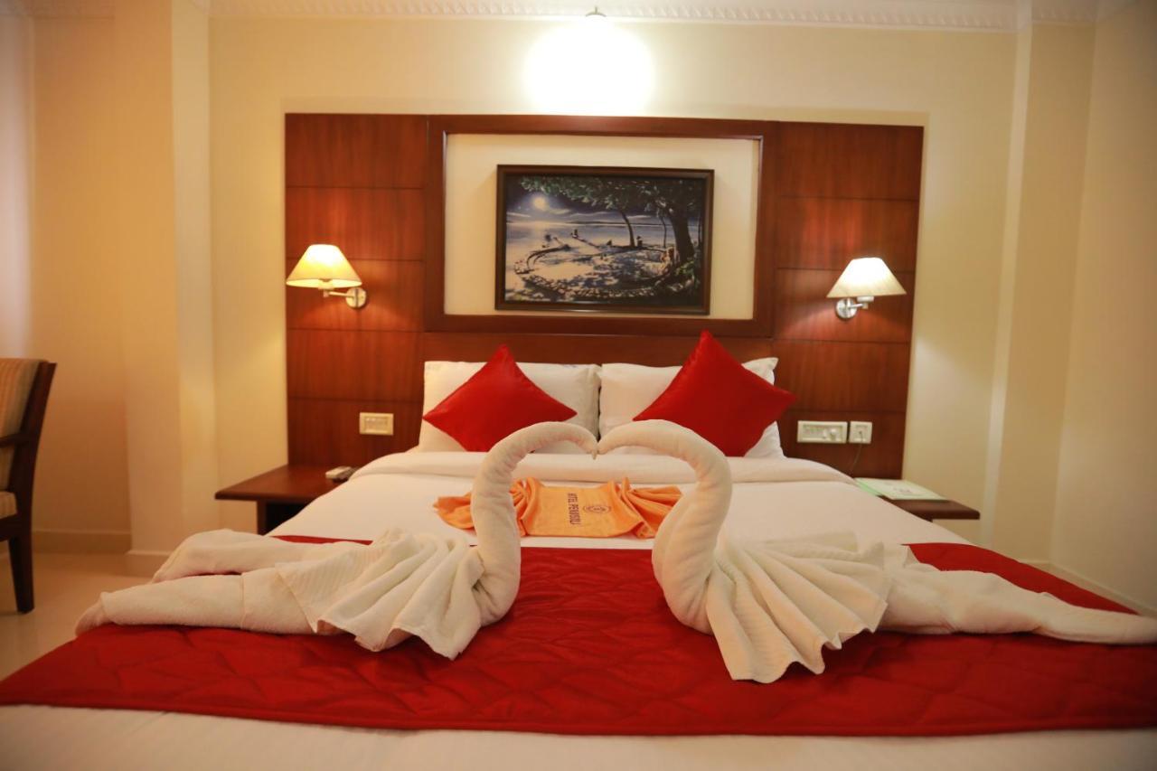 Hotel Peninsula Thrissur 외부 사진