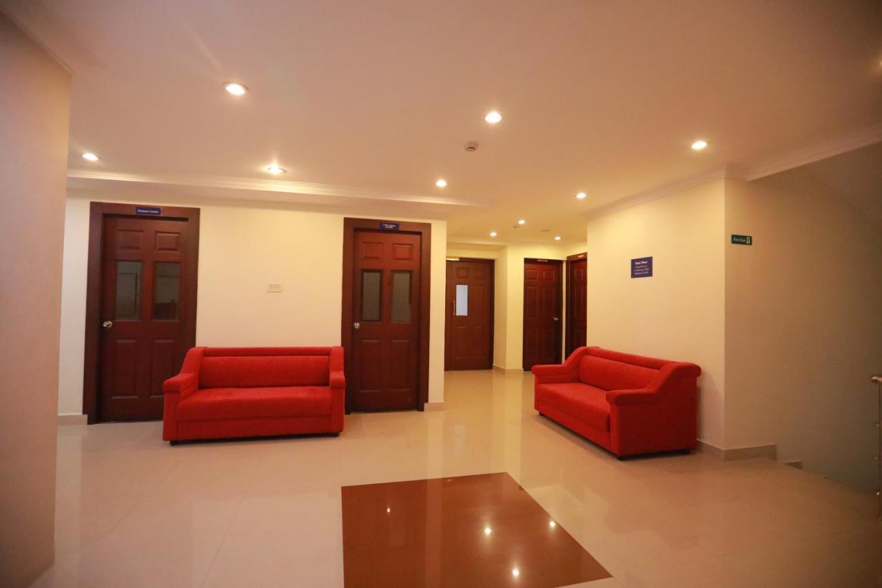 Hotel Peninsula Thrissur 외부 사진
