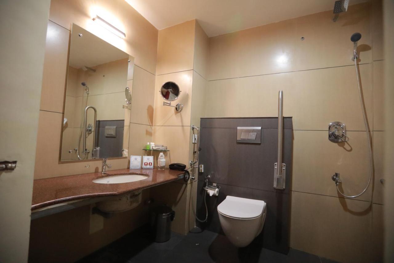 Hotel Peninsula Thrissur 외부 사진