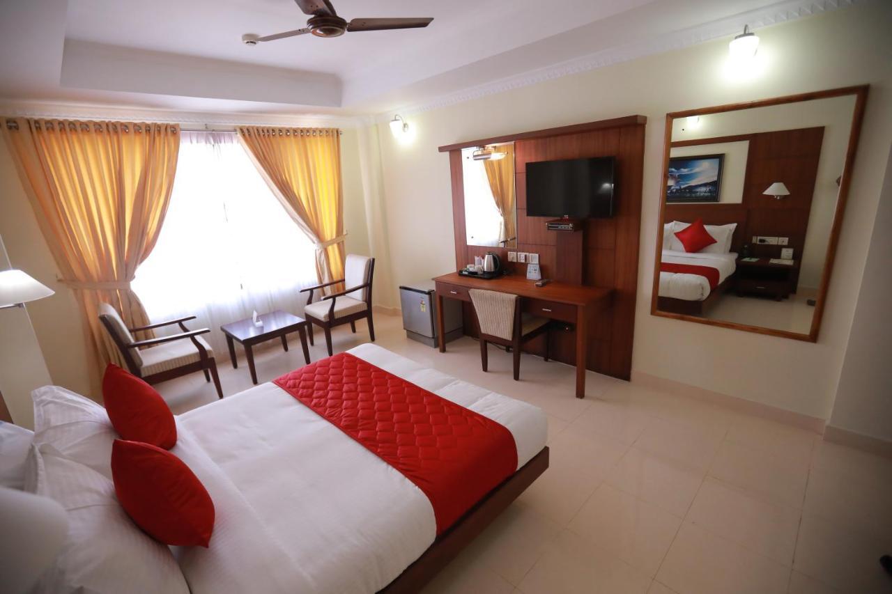 Hotel Peninsula Thrissur 외부 사진