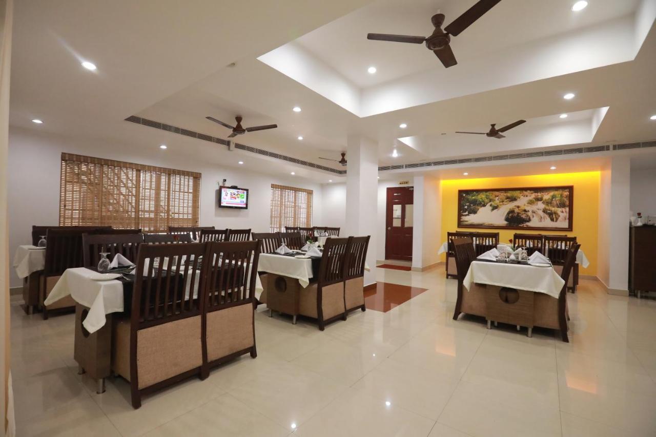 Hotel Peninsula Thrissur 외부 사진