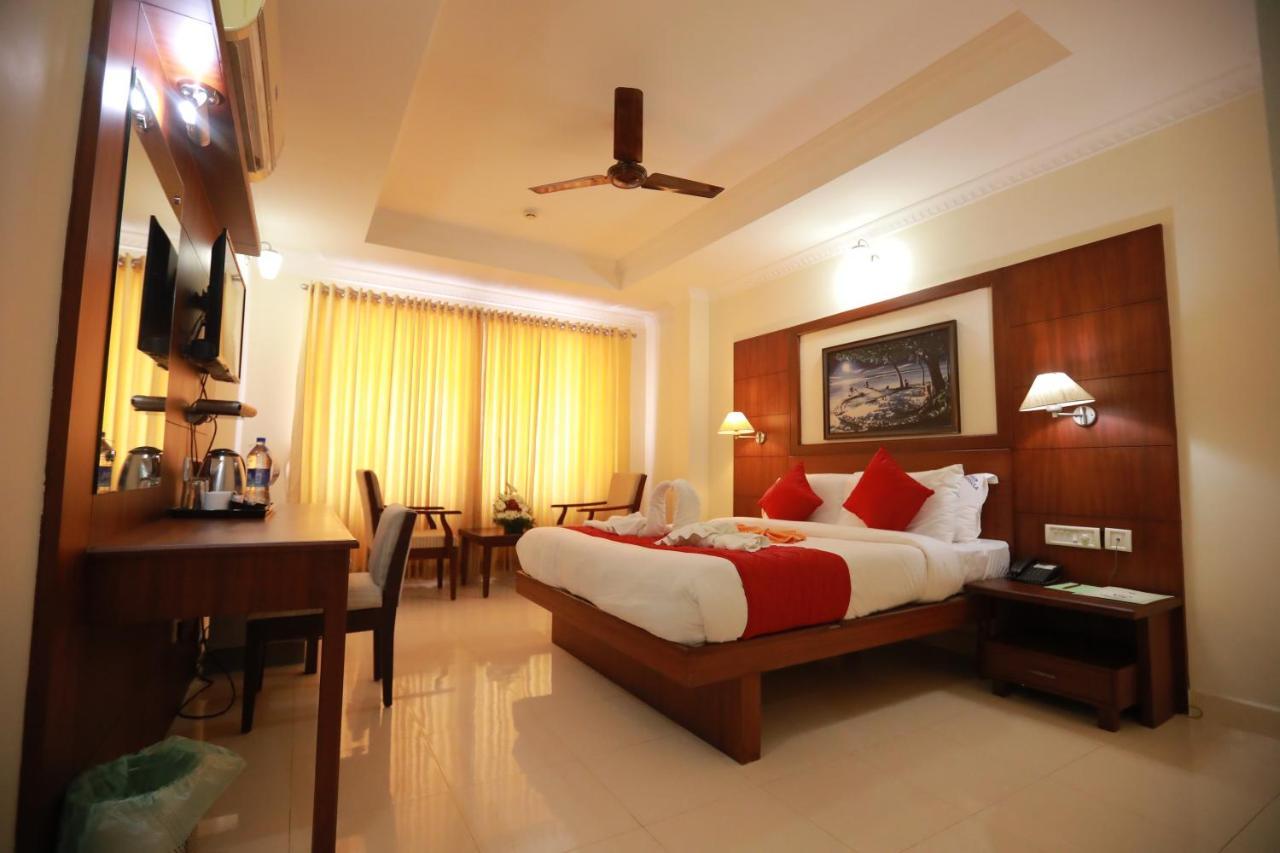 Hotel Peninsula Thrissur 외부 사진