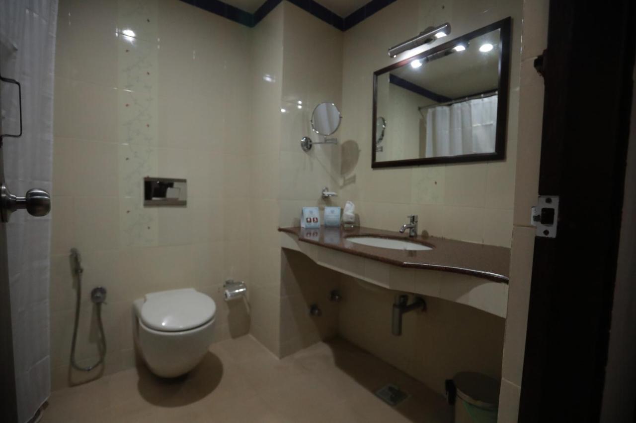 Hotel Peninsula Thrissur 외부 사진